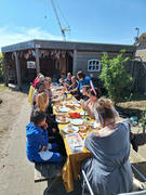 Paasbrunch in de buurt-tuin met tuinders en vrijwilligers